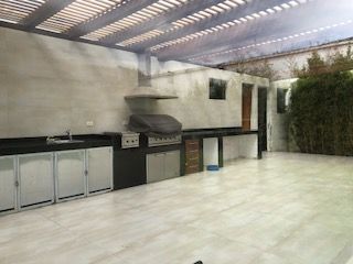 Foto 3 de VENDO HERMOSA CASA INDEPENDIENTE DISEÑO ARTE MODERNO DENTRO DE LA URBANIZACION CAMPO ALEGRE, CENTRO-NORTE DE QUITO