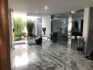 Foto 6 de VENDO HERMOSA CASA INDEPENDIENTE DISEÑO ARTE MODERNO DENTRO DE LA URBANIZACION CAMPO ALEGRE, CENTRO-NORTE DE QUITO