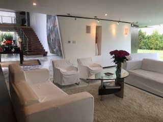 Foto 10 de VENDO HERMOSA CASA INDEPENDIENTE DISEÑO ARTE MODERNO DENTRO DE LA URBANIZACION CAMPO ALEGRE, CENTRO-NORTE DE QUITO