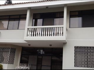 Foto 1 de VENDO CASA DE 4 DORMITORIOS BIFAMILIAR PUNTILLA SAMBORONDON