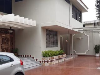 Foto 3 de VENDO CASA DE 4 DORMITORIOS BIFAMILIAR PUNTILLA SAMBORONDON