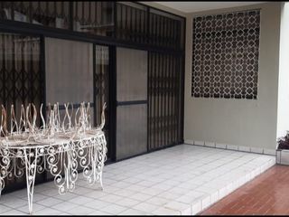 Foto 14 de VENDO CASA DE 4 DORMITORIOS BIFAMILIAR PUNTILLA SAMBORONDON