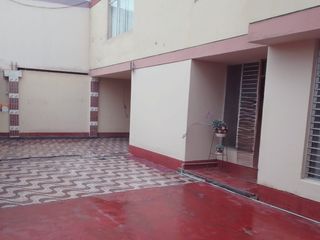 Foto 2 de ¡Casa como terreno en Venta en Lima Cercado - Excelente Oportunidad de Inversión!