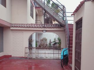 Foto 4 de ¡Casa como terreno en Venta en Lima Cercado - Excelente Oportunidad de Inversión!