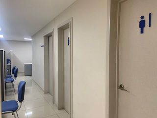 Foto 18 de CASA COMERCIAL DE UNA PLANTA
