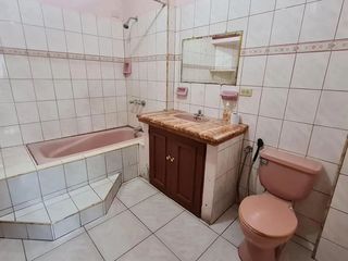 Foto 16 de Venta de Casa de 3 plantas con piscina en La Garzota, conjunto cerrado, A 3 cuadras de la Avenida Guillermo Pareja