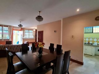 Foto 5 de Venta de Casa de 3 plantas con piscina en La Garzota, conjunto cerrado, A 3 cuadras de la Avenida Guillermo Pareja