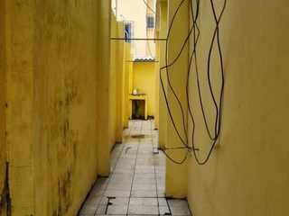 Foto 9 de Venta de Casa de 3 plantas con piscina en La Garzota, conjunto cerrado, A 3 cuadras de la Avenida Guillermo Pareja