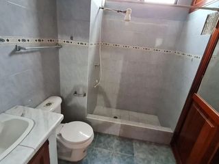 Foto 18 de Venta de Casa de 3 plantas con piscina en La Garzota, conjunto cerrado, A 3 cuadras de la Avenida Guillermo Pareja