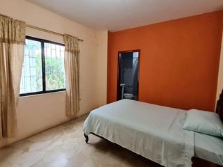 Foto 19 de Venta de Casa de 3 plantas con piscina en La Garzota, conjunto cerrado, A 3 cuadras de la Avenida Guillermo Pareja