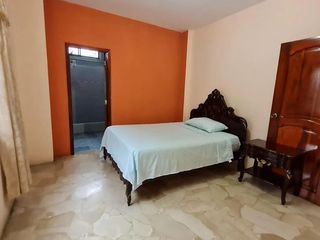 Foto 20 de Venta de Casa de 3 plantas con piscina en La Garzota, conjunto cerrado, A 3 cuadras de la Avenida Guillermo Pareja