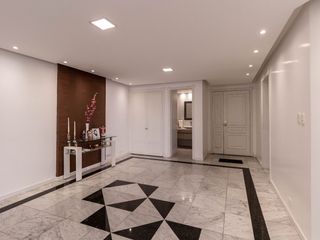 Foto 4 de VENTA DE OPORTUNIDAD: DEPARTAMENTO REMODELADO en Urb. Jardines del Batan., El Batán Quito, Ecuador