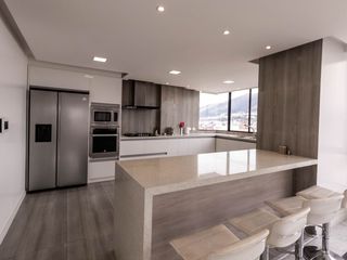 Foto 8 de VENTA DE OPORTUNIDAD: DEPARTAMENTO REMODELADO en Urb. Jardines del Batan., El Batán Quito, Ecuador