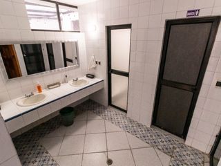 Foto 21 de VENTA DE OPORTUNIDAD: DEPARTAMENTO REMODELADO en Urb. Jardines del Batan., El Batán Quito, Ecuador
