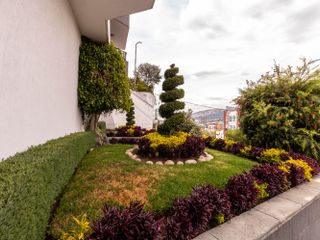 VENTA DE OPORTUNIDAD: DEPARTAMENTO REMODELADO en Urb. Jardines del Batan., El Batán Quito, Ecuador