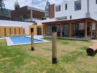 VENTA DE CASA EN CONJUNTO EXCLUSIVO EN SAN JUAN DE CUMBAYA, Quito Ecuador