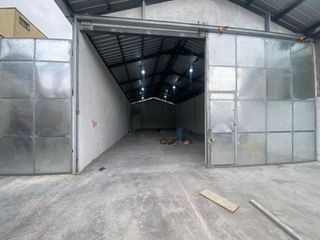 RENTO LOCAL- GALPON, 160M2, NUEVO, 4 GARAJES