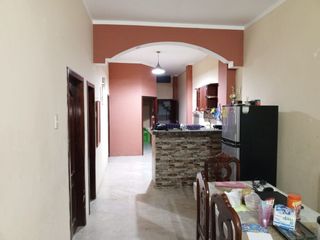 Foto 3 de Se vende casa en cdla. Los Naranjos - Pasaje