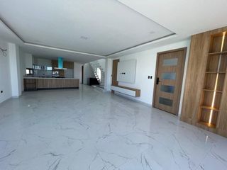 Foto 3 de casa de venta con vista al mar en Manta