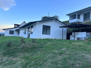 VENDO  EN PARCELACION BOSQUES DE CALIMA LOTE CON 3 CASAS