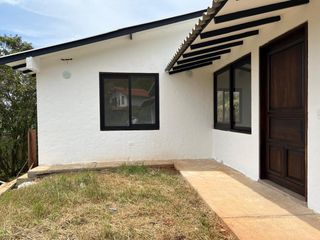 VENDO  EN PARCELACION BOSQUES DE CALIMA LOTE CON 3 CASAS