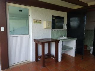 VENDO  EN PARCELACION BOSQUES DE CALIMA LOTE CON 3 CASAS