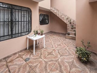 Foto 2 de Vendo Casa con Excelente ubicación! Urb. El Pinar Comas