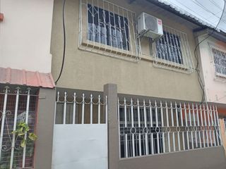 Foto 1 de Venta de Casa en Mapasingue en el sector de la empresa Santa Priscila, Ubicada en la ciudadela Colinas del Hipódromo