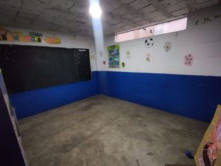 Se ALQUILA COLEGIO de 4 pisos con 640m2 de área construida