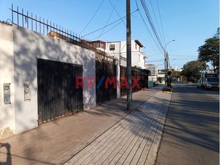 Foto 1 de Venta De Terreno Comercial o Vivienda en Cercado de Lima