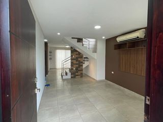 Foto 8 de Casa en VENTA o RENTA con piscina, Zona Sur, Urbanizacion Manta Beach, San Mateo, Manta, Ecuador