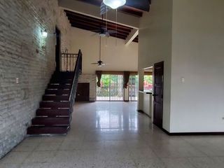 Foto 2 de Casa de alquiler en Los Ceibos, 5 dormitorios, Conjunto Cerrado.