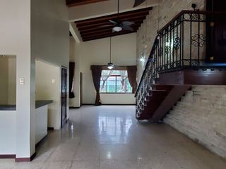 Foto 4 de Casa de alquiler en Los Ceibos, 5 dormitorios, Conjunto Cerrado.