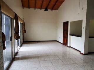 Foto 6 de Casa de alquiler en Los Ceibos, 5 dormitorios, Conjunto Cerrado.
