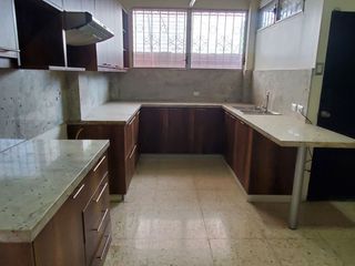 Foto 7 de Casa de alquiler en Los Ceibos, 5 dormitorios, Conjunto Cerrado.