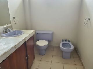 Foto 16 de Casa de alquiler en Los Ceibos, 5 dormitorios, Conjunto Cerrado.