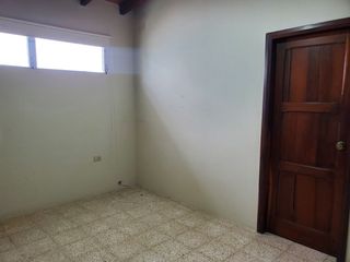 Foto 25 de Casa de alquiler en Los Ceibos, 5 dormitorios, Conjunto Cerrado.