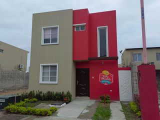 Foto 1 de Venta de casas en la la Urbanización La Martina, 3 dormitorios, a crédito.