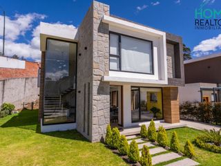 DE VENTA HERMOSA CASA LUJOSA EN CHAULLABAMBA, Ciudad de Cuenca. Ubicada en una prestigiosa Urbanización Puertas de Hierro.