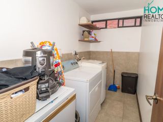 DE VENTA HERMOSA CASA LUJOSA EN CHAULLABAMBA, Ciudad de Cuenca. Ubicada en una prestigiosa Urbanización Puertas de Hierro.