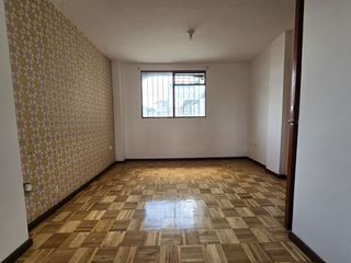 Venta Departamento REMODELADO Av. De Los Granados cerca UDLA, Área 54 m². Condominio El Batán Bloque 5