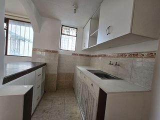 Venta Departamento REMODELADO Av. De Los Granados cerca UDLA, Área 54 m². Condominio El Batán Bloque 5