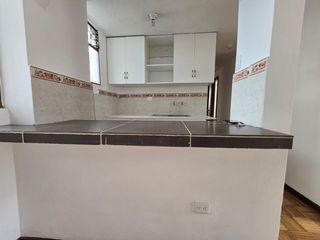 Venta Departamento REMODELADO Av. De Los Granados cerca UDLA, Área 54 m². Condominio El Batán Bloque 5