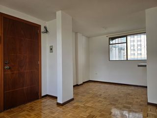 Venta Departamento REMODELADO Av. De Los Granados cerca UDLA, Área 54 m². Condominio El Batán Bloque 5