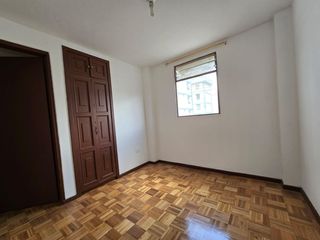 Venta Departamento REMODELADO Av. De Los Granados cerca UDLA, Área 54 m². Condominio El Batán Bloque 5