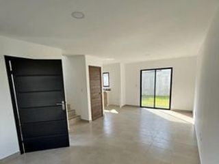 Foto 2 de Alquilo villa de estreno Urb Los Prados etapa 2