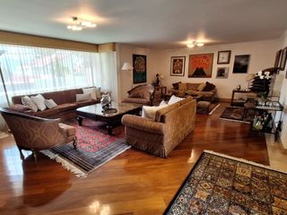 Casa 560 M2. + Terreno 500 M2.  (Urb. San Isidro 2)