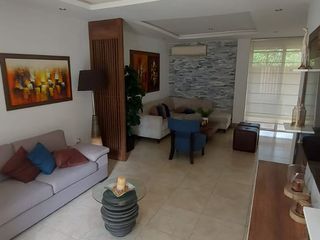 Foto 2 de Via a la Costa, Renta de linda casa 4 dormitorios amoblada