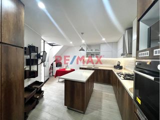 ¡Vendo Casa Totalmente Remodelada Frente A Parque En Urb Higuereta – Surco!