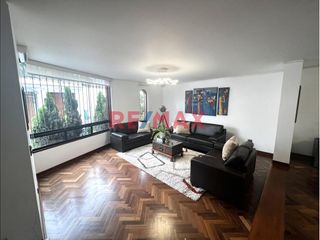 ¡Vendo Casa Totalmente Remodelada Frente A Parque En Urb Higuereta – Surco!